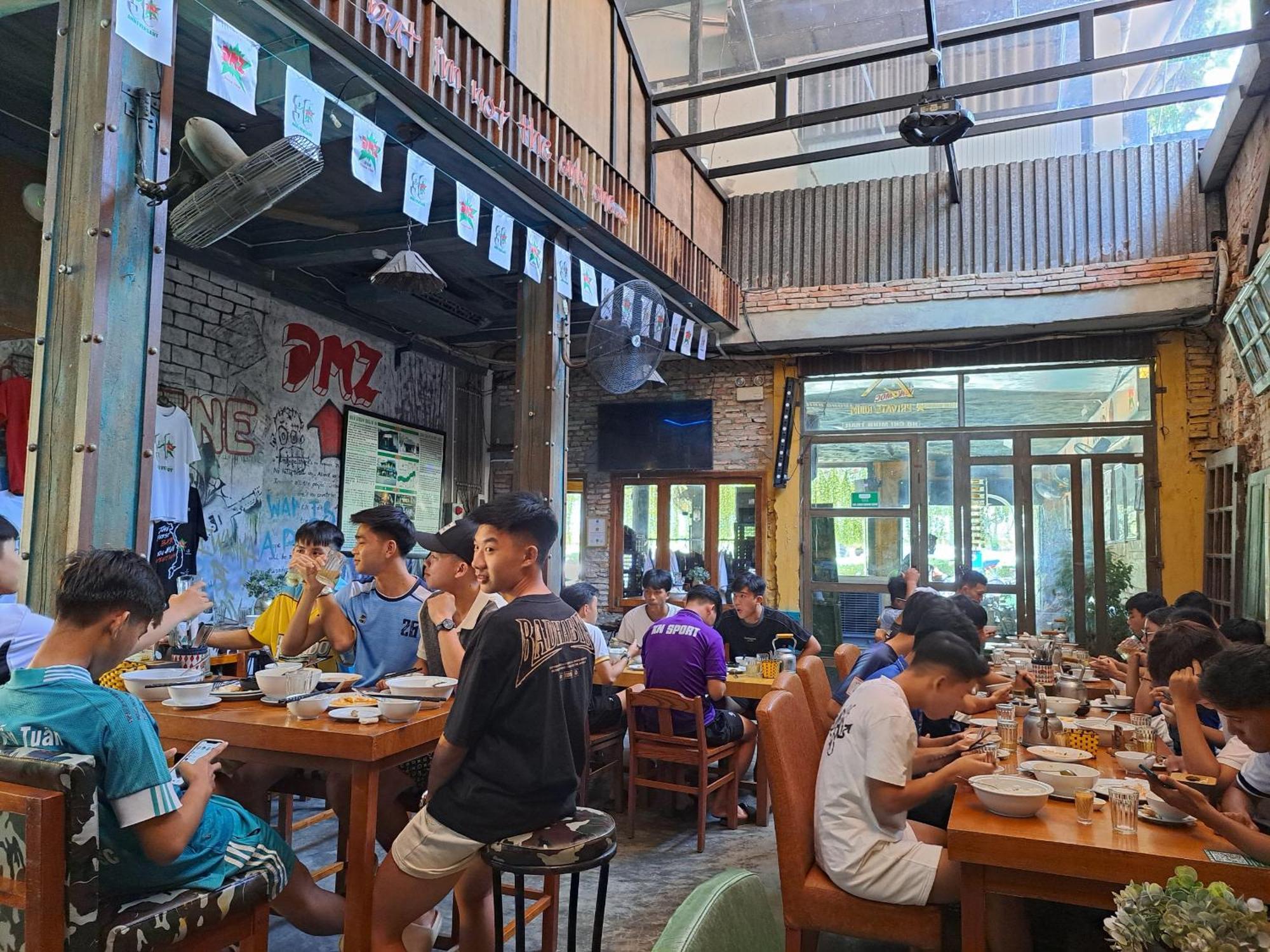 Dmz Hostel Хуе Екстериор снимка